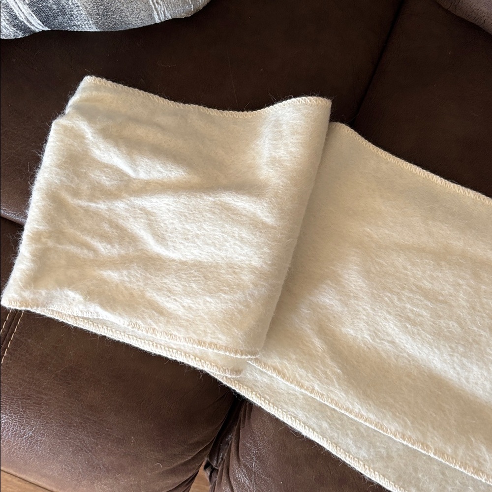 Alpaca fina cream scarf 🧣 - Picture 3 of 6